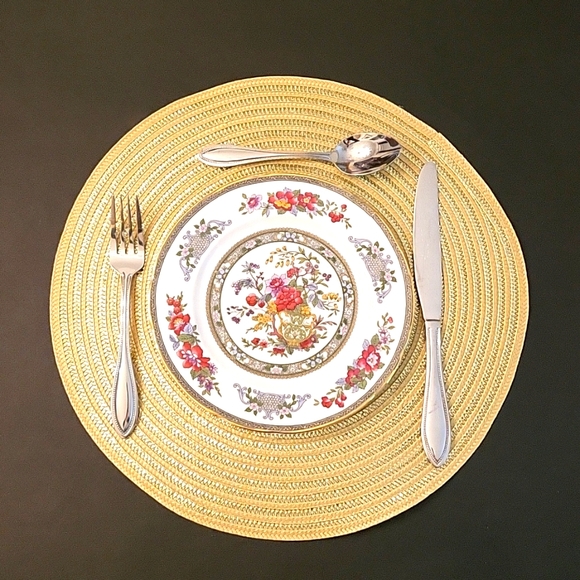 NEW Golden Woven Spiral Placemats! Set of 8! - Picture 3 of 8